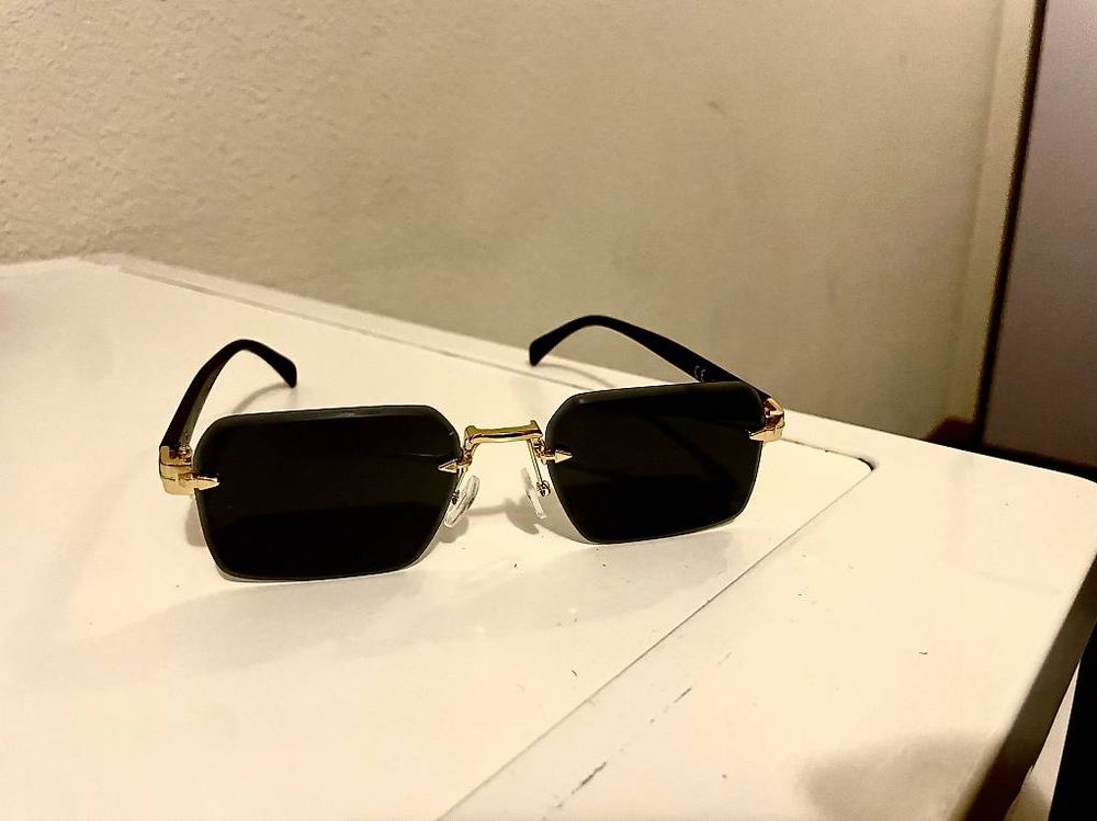Heless 153 - Accessoires pour poupées Lunettes de Soleil à Monture dorée et Verres miroités, pour poupées et Animaux en Peluche de Toutes Tailles