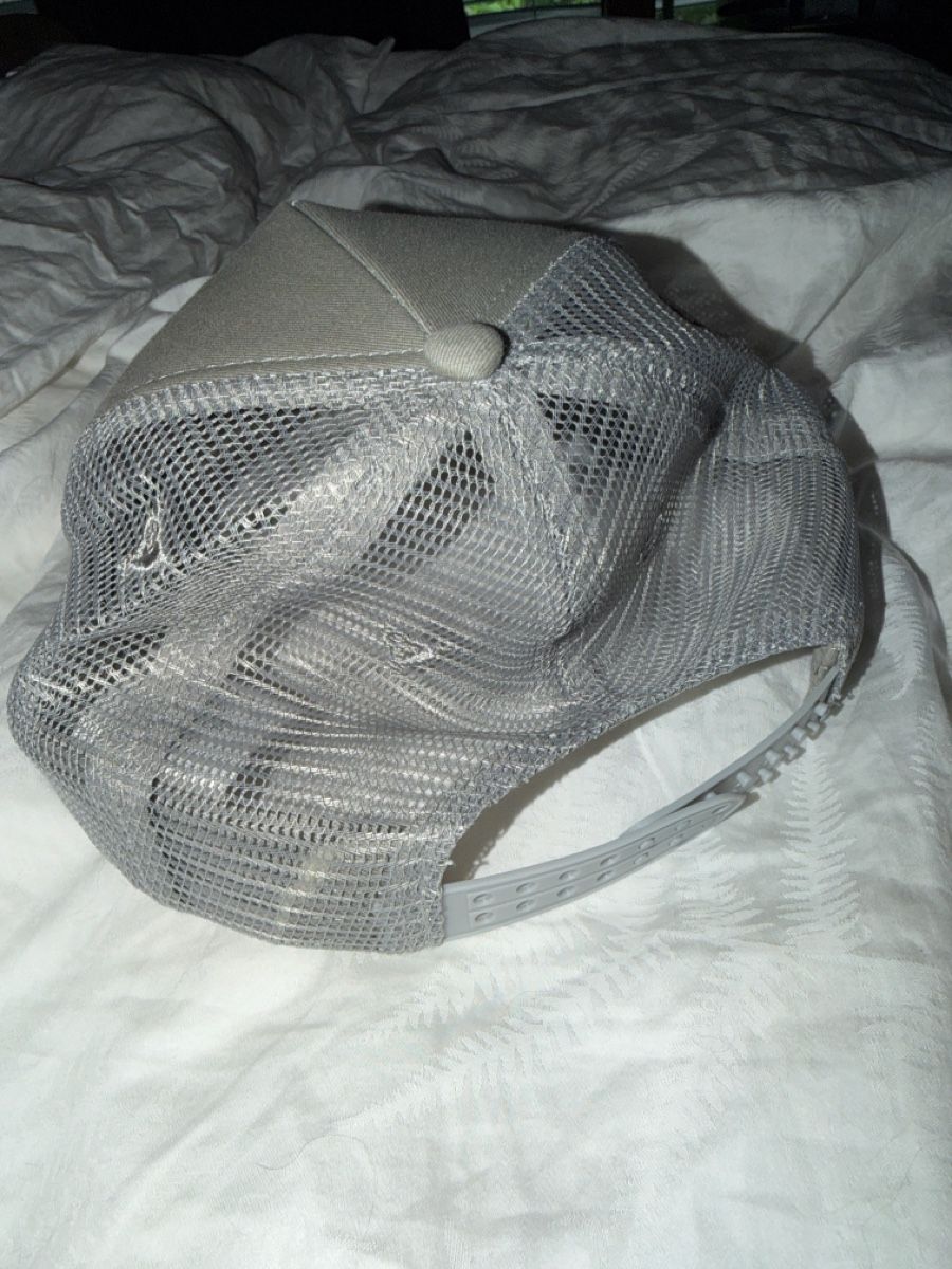 Copricapi, berretti & cappellini: MoreMoneyMoreLove Cap OneSize Grau – Usato da Walenstadt venduto da fabio.lymann 1