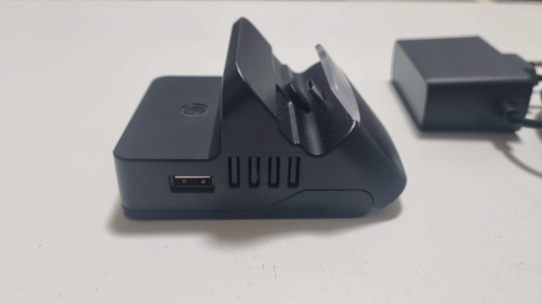 Nintendo Console: Nintendo Switch Ladestation Dock + AC Adapter – Usato da Birsfelden venduto da val_d9c2 3