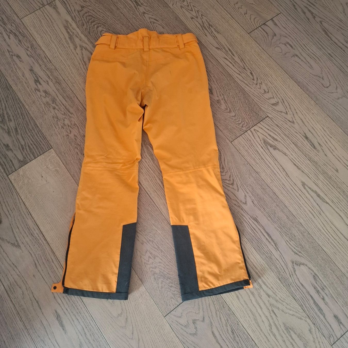 Lotti di vestiti: Pantalon et veste de ski – Usato da Bulle venduto da ghonore 2