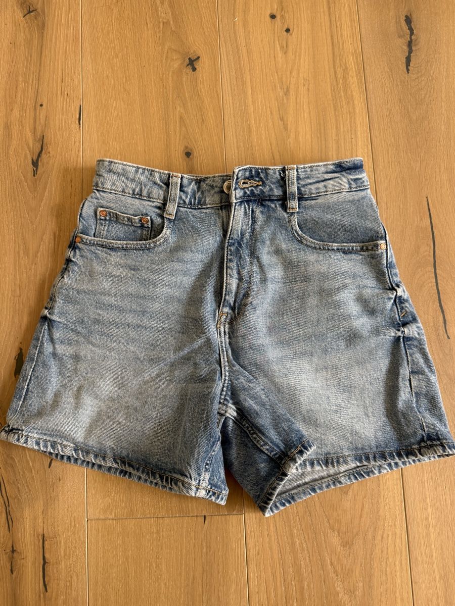 Zara Jeans: Denim Shorts – Nuovo (secondo la descrizione) da Zürich venduto da jul_5t9s 2