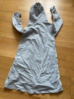 Vestiti & Gonne: Robe à capuche t.122/128 – Usato da Boudry venduto da Lamue01 1