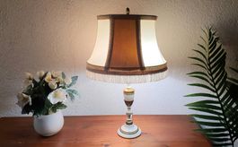 schöne Kaiser-Leuchten 60er Jahre Tischlampe mit Fransen