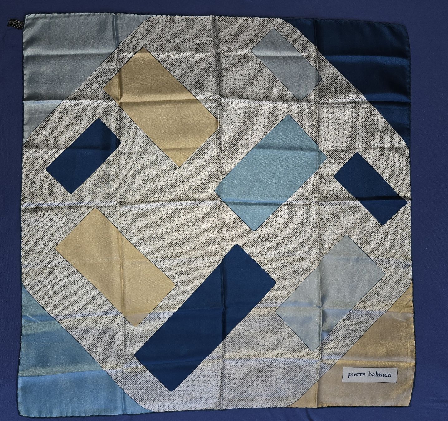 Balmain Foulard & Sciarpe: foulard en soie Pierre Balmain – Usato da Montet (Broye) venduto da CandiceD 1