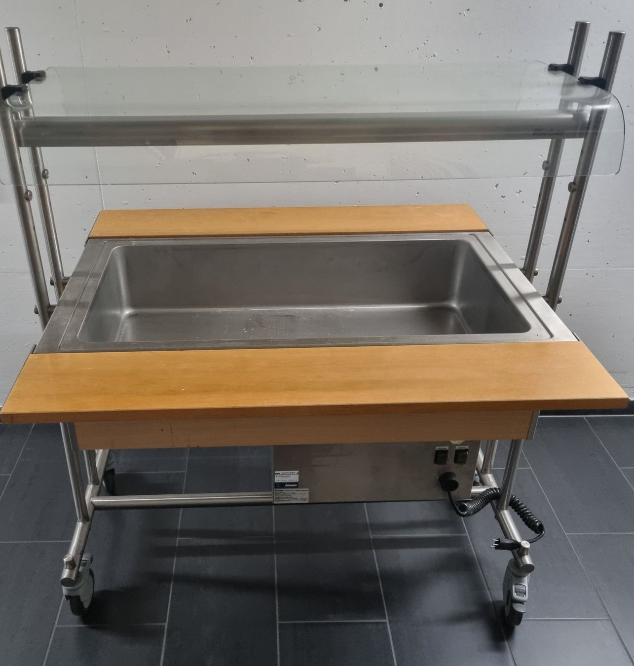 Credenze: Buffet gekühlt – Usato da Dübendorf venduto da topo73 1