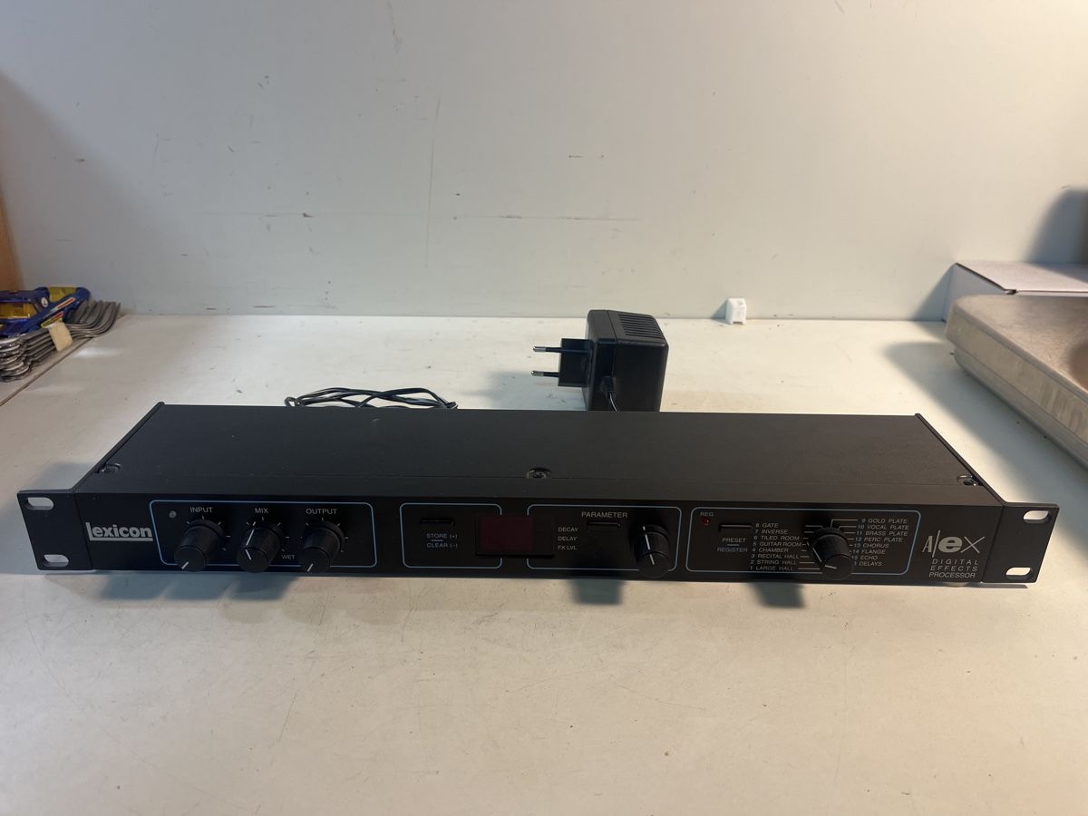 Strumenti musicali: Lexicon Alex Digital Effects Processor (SVN04) – Usato da Künten venduto da Schnaepplihuus