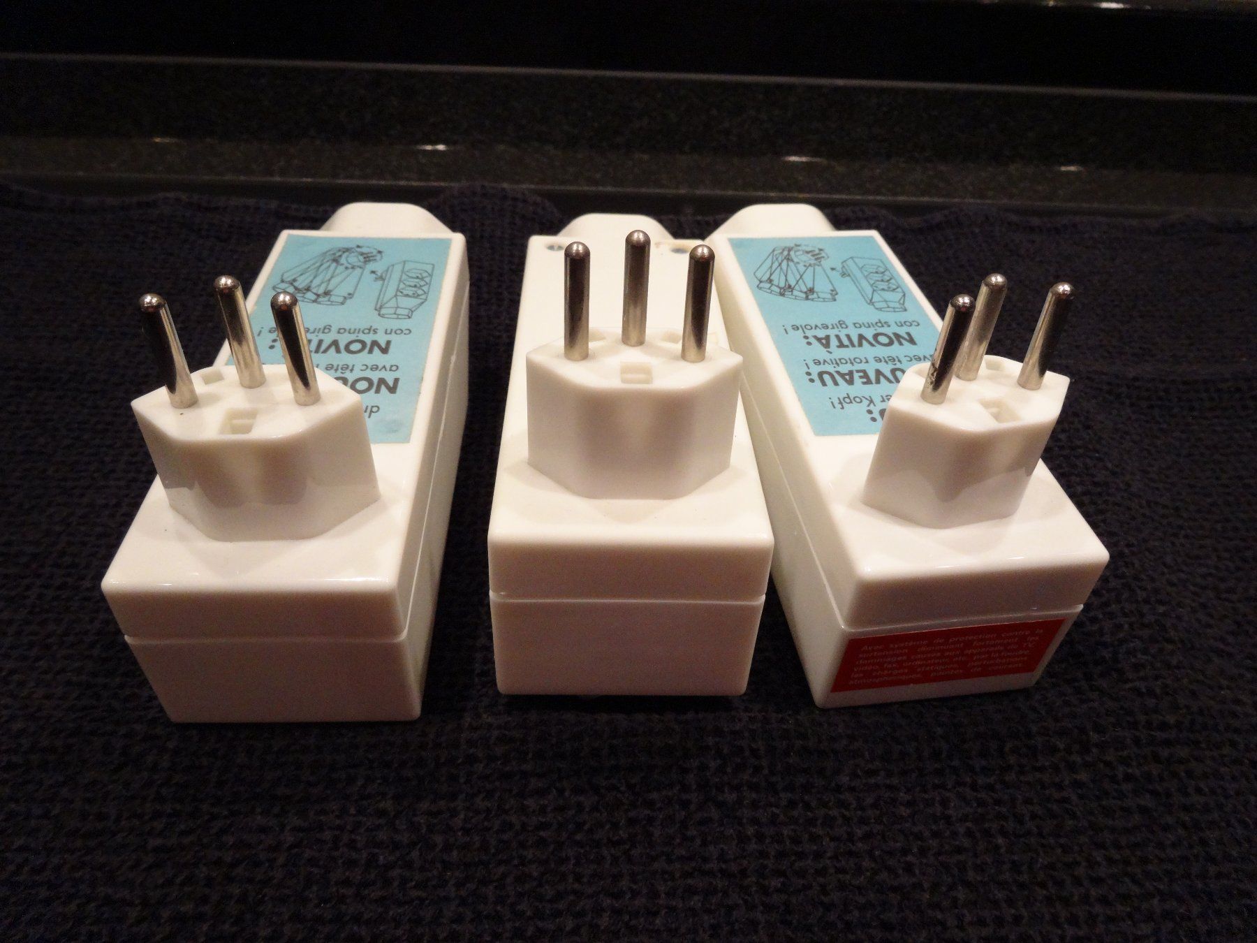 Alimentazione elettrica: 3 Allzweckstecker weiss drehbar 4 Eingänge – Usato da Neerach venduto da jenny062 6