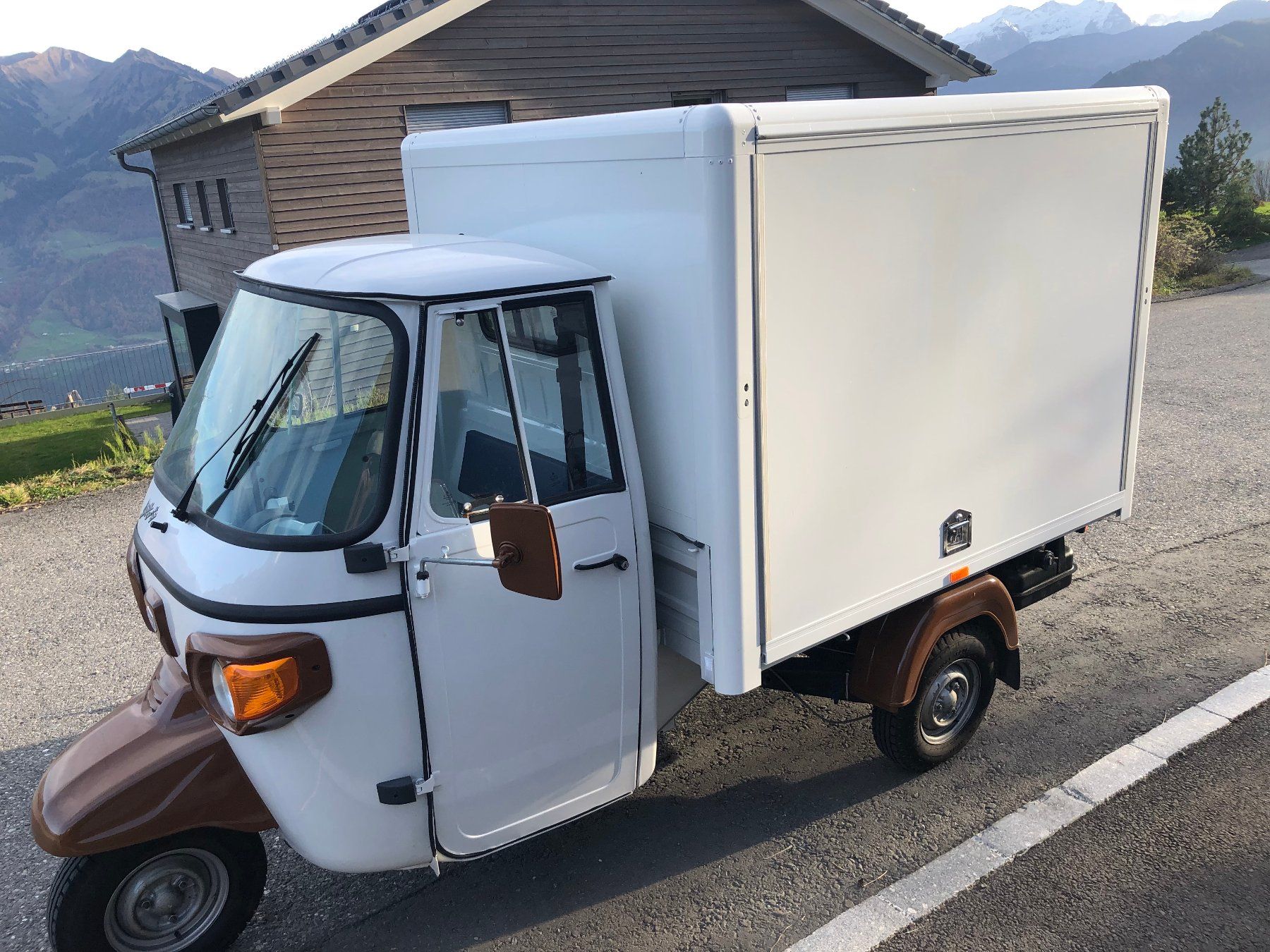 Piaggio Nutzfahrzeuge: Piaggio Ape Classic 400 mit Aufbau – Gebraucht aus Hünenberg von 4everbl