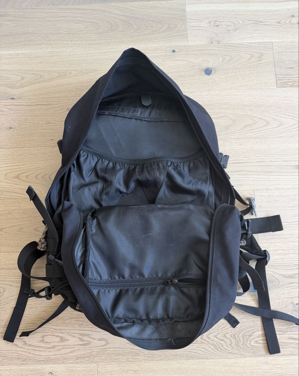 Sacs à dos: Tasmanian Tiger TT Modular Combat Rucksack mit Molle schwarz – D'occasion à Wolfhausen par lance83 2