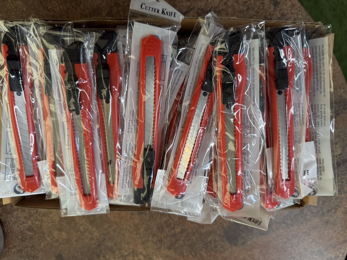 Küchenmesser: 45x Cuttermesser / Teppichmesser mit Abbrechklinge – Neu – Neu (gemäss Beschreibung) aus Basel von alpha_gruppe 1
