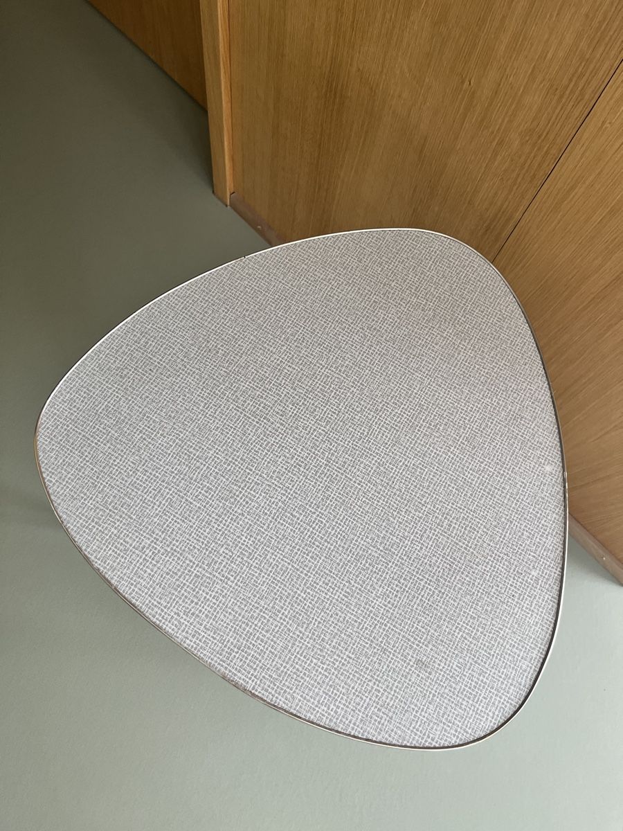 Tavoli: Mid-Century Side Table – Usato da Horw venduto da mnu_72lm 1