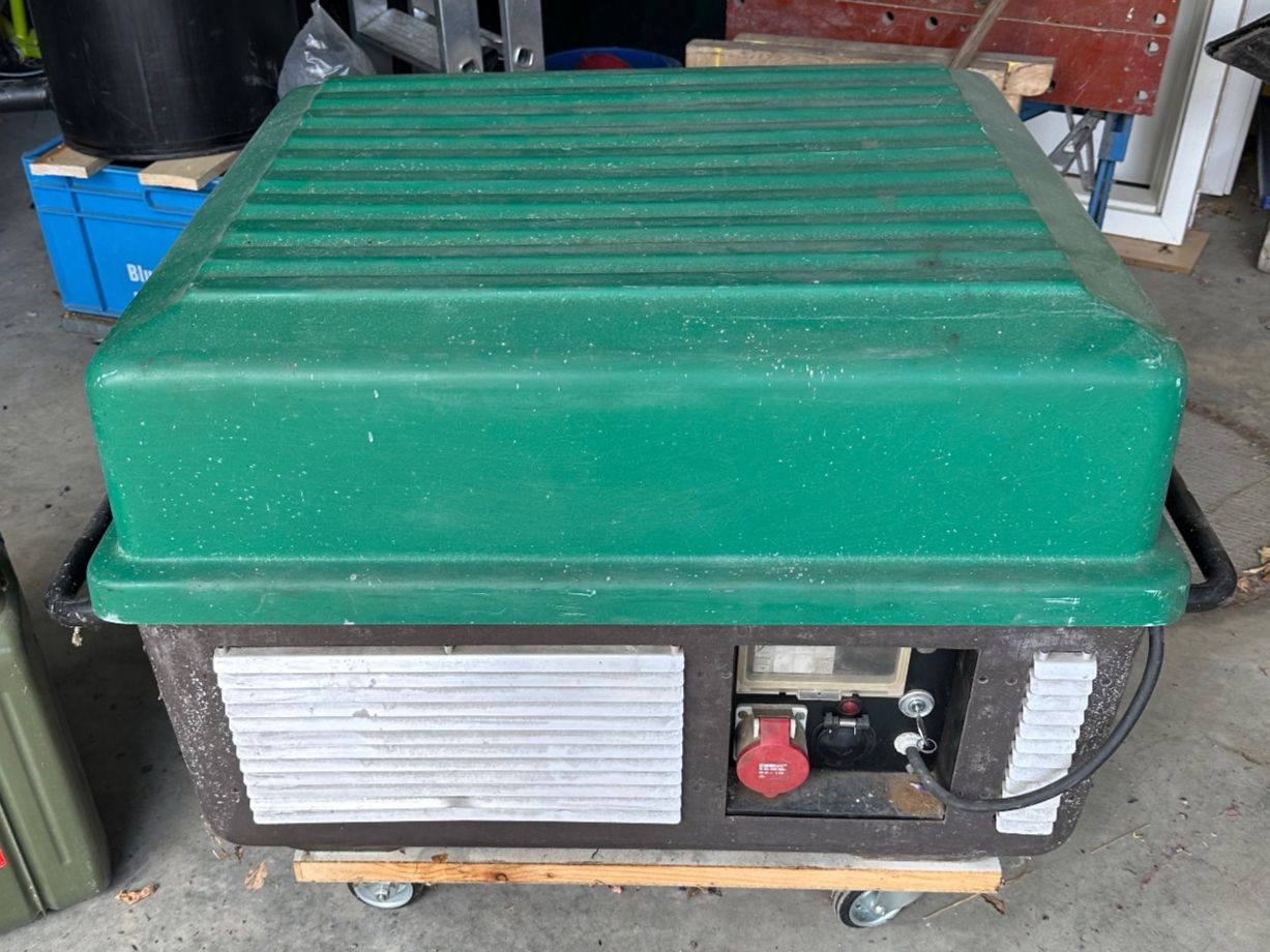 Générateurs de courant: Benzin -Generator 400 V Drehstrom – D'occasion à Stettfurt par Oba