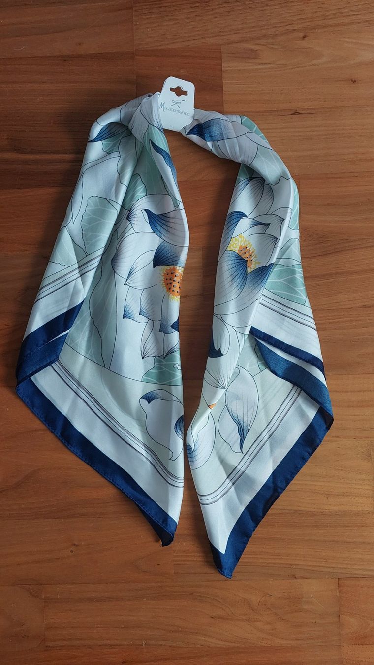 Foulard & Sciarpe: Twilly - Seidenschal - NEU – Nuovo e nell'imballaggio originale da Hittnau venduto da Razorback_1971