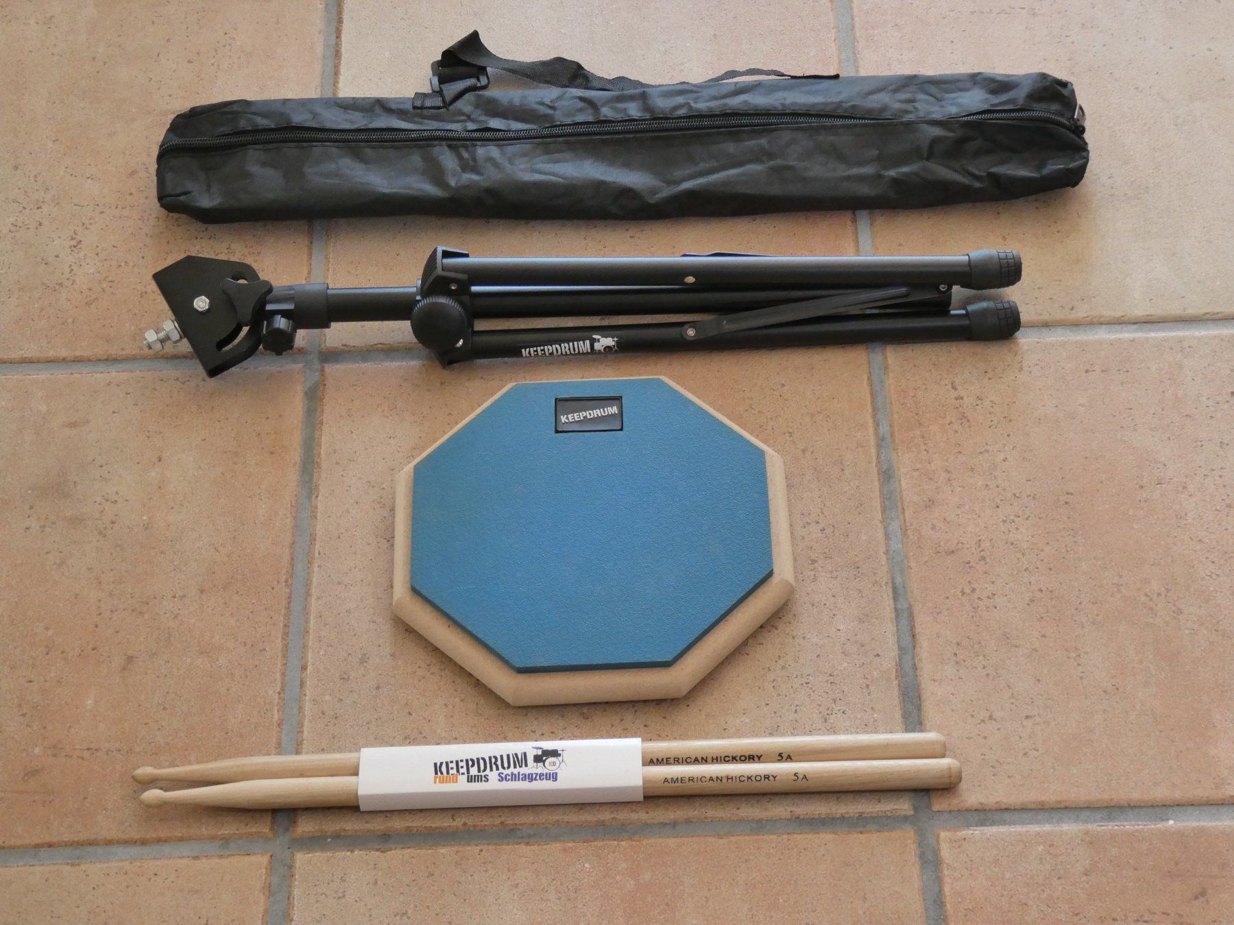 Musikinstrumente: Keepdrum Practice Pad 8" Blau + Stativ + Drumsticks + Tasche – Gebraucht aus Uetliburg SG von Viewsonicstar 2