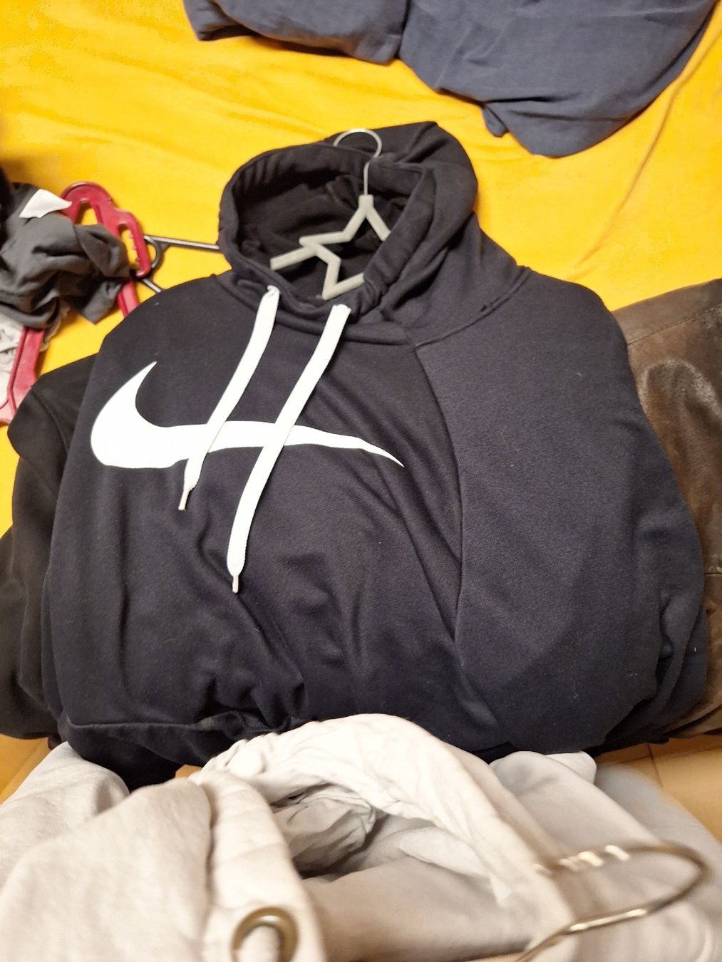 Pullover & Sweatshirts: 3 Kapuzenpullover Set Nike und weitere Grössen Xl – Gebraucht aus Bern von Chriswoorld 1