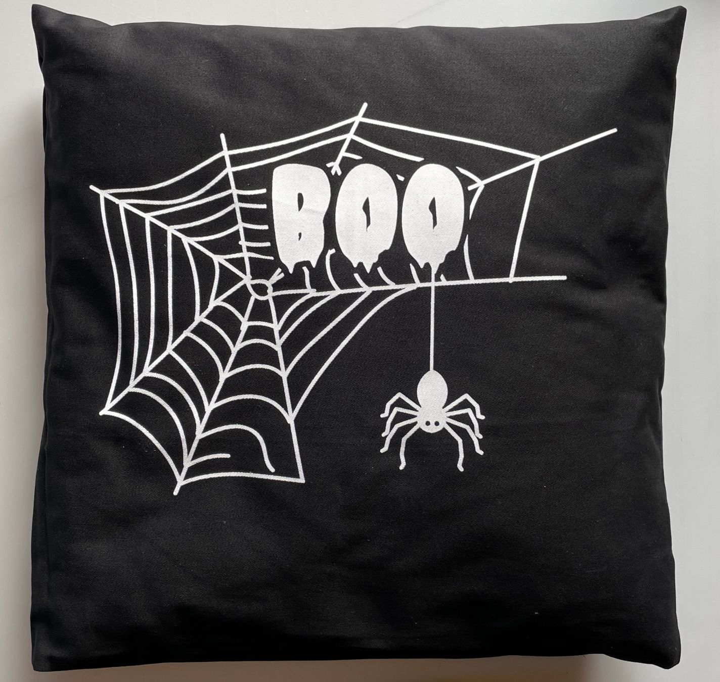 Kissen: Halloween Kissen BOO Spinne – Neu und originalverpackt aus Glattfelden von cybermaxx