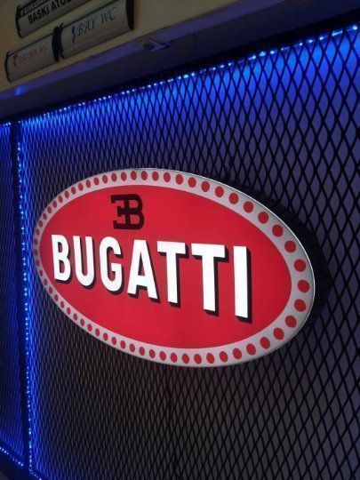 Insegne: Bugatti Leuchtschilder | Bugatti Wohnaccessoire Wandleuchte – Nuovo e nell'imballaggio originale da Kloten venduto da Retrofashion 2