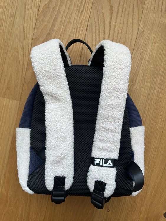 Flauschiger FILA Rucksack 4
