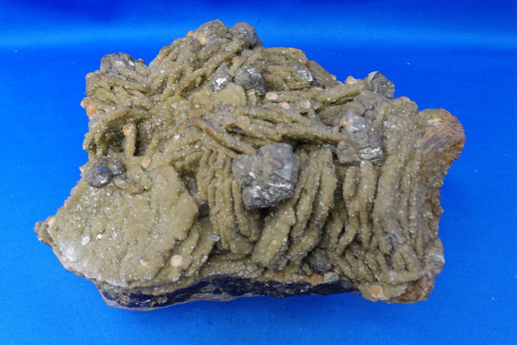 Minerali & Pietre curative: Pyrrhotit mit Siderit und Chalkopyrit – Usato da Schinznach Bad venduto da Demerald 9