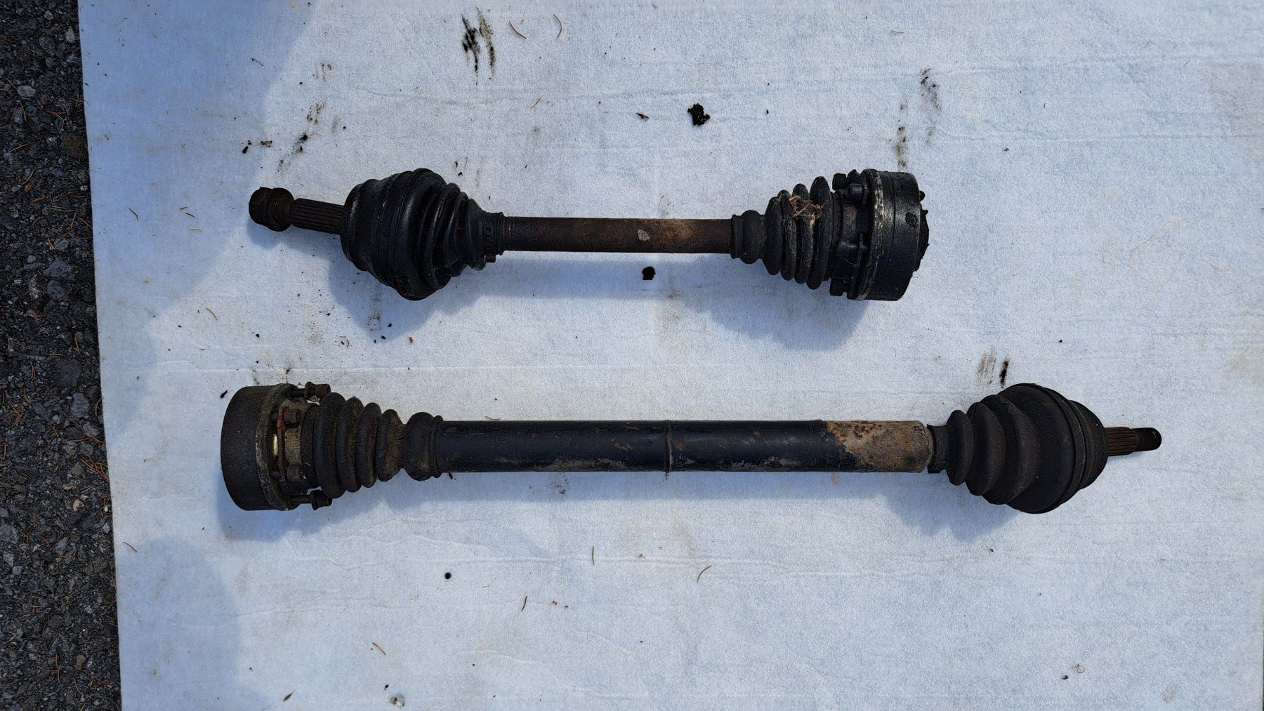 Tutti pezzi di ricambio auto: VW Golf 2 16V Antriebswellen – Usato da Boltigen venduto da andre-matti