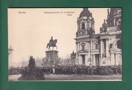 BERLIN - Mittagskonzert im Lustgarten Dom