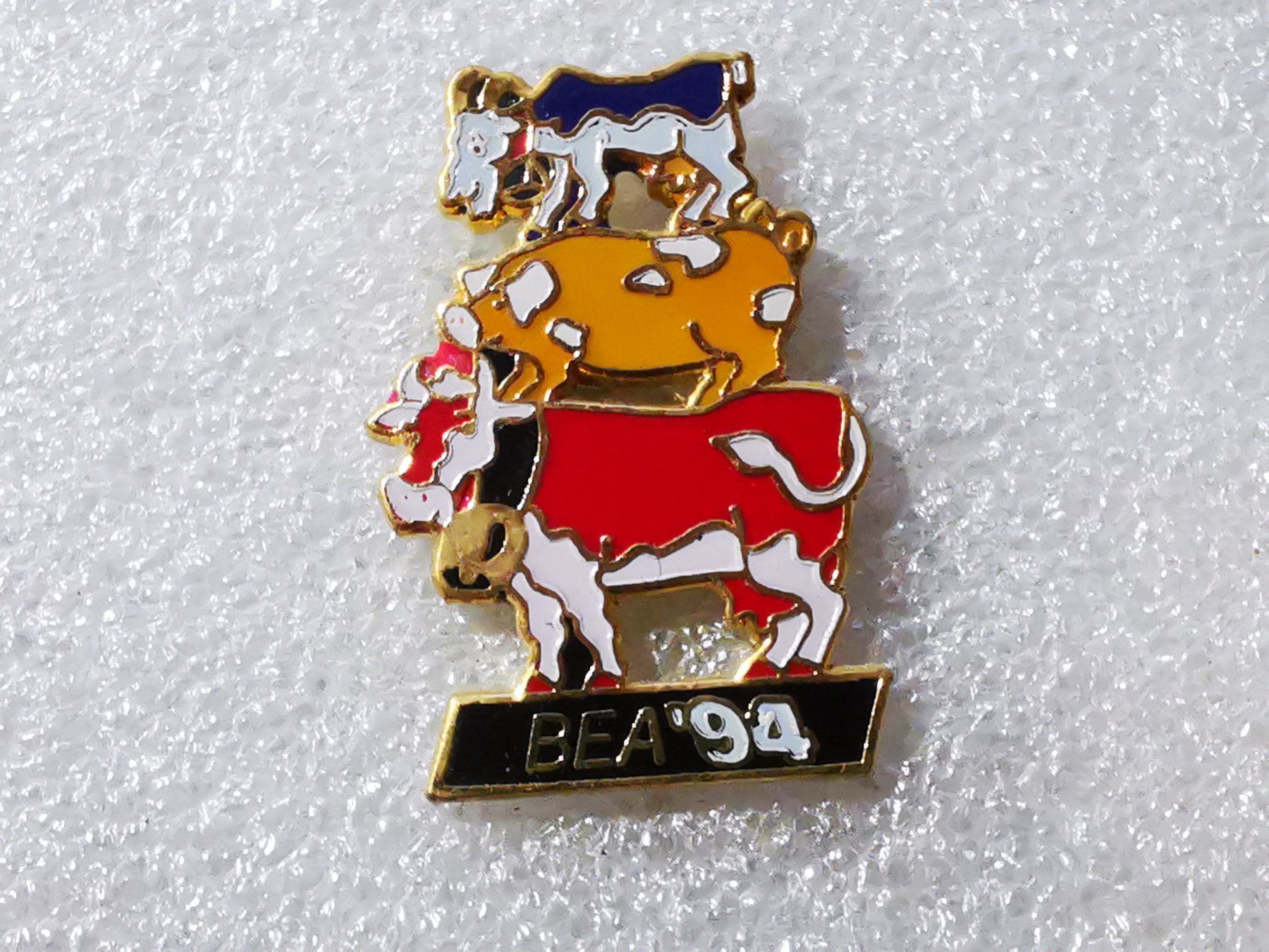 Placchette & Badge: Ansteckpin 134: Bea 94 – Usato da Oppligen venduto da Pin-Fall-Shop