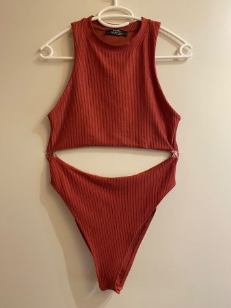 Body Bershka côtelé couleur rouge rouille - taille S - neuf