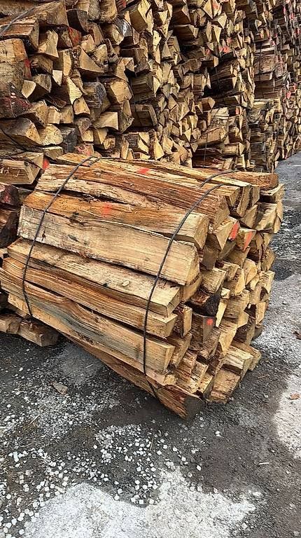 Articoli in legno: Bois de chauffage de qualité (3 types) – Usato da Vétroz venduto da Polygroup 4