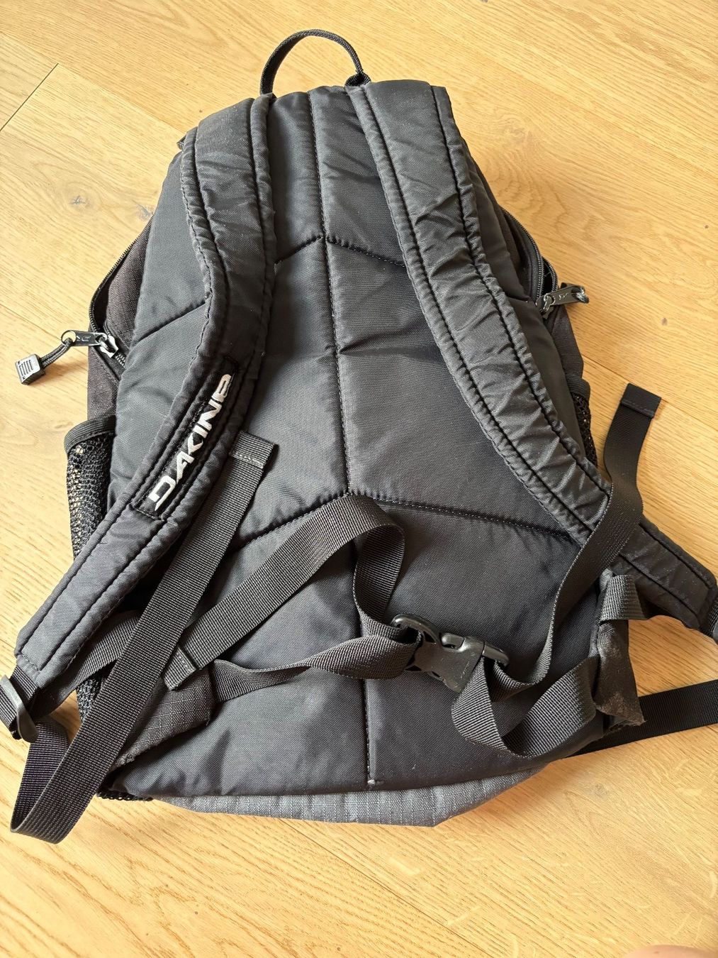 Dakine Zaini: Dakine-Rucksack schwarz-grau – Usato da Zürich venduto da Millie 2