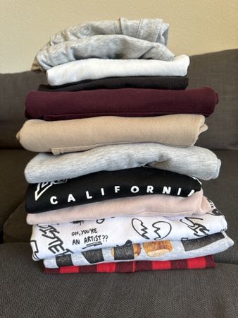 Riesiges Kleiderpaket Frauen (Pullover, Jogginghosen)