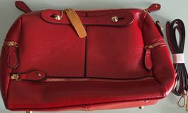 Sac à main rouge en cuir véritable - Élégant et chic