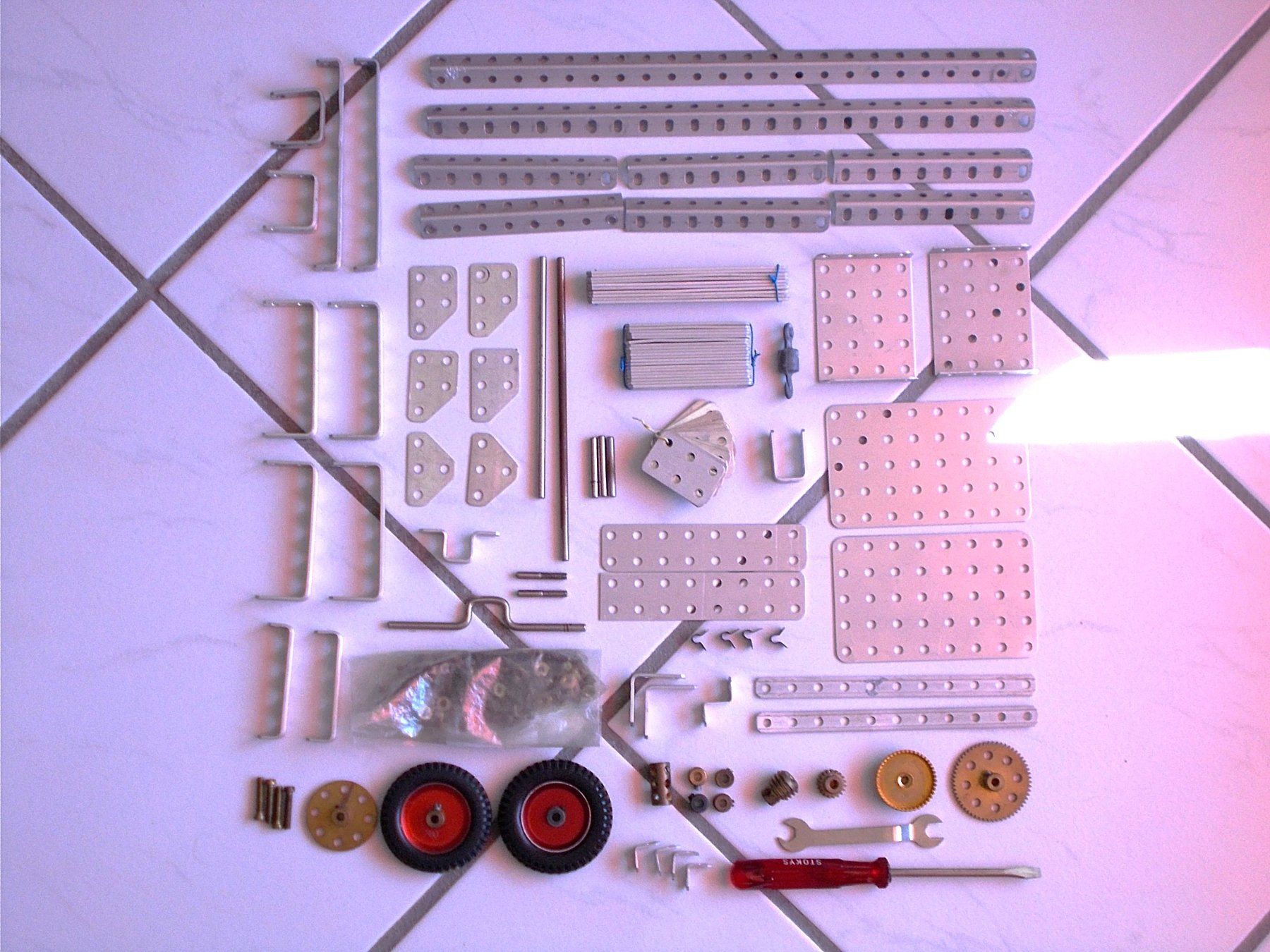 Stokys Kit di costruzioni: Stokys- Teileset 190- teilig. – Usato da Zwingen venduto da Celerio100