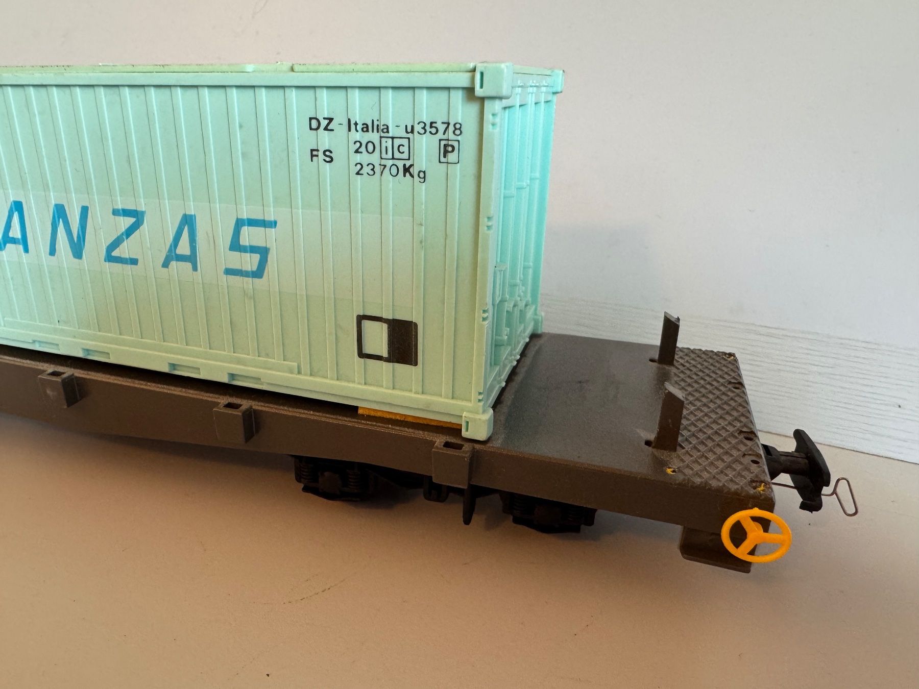Fama Modelleisenbahnen: FAMA UTZ Container Wagen Spur 0m – Gebraucht aus Bottmingen von Dhaldimann 2