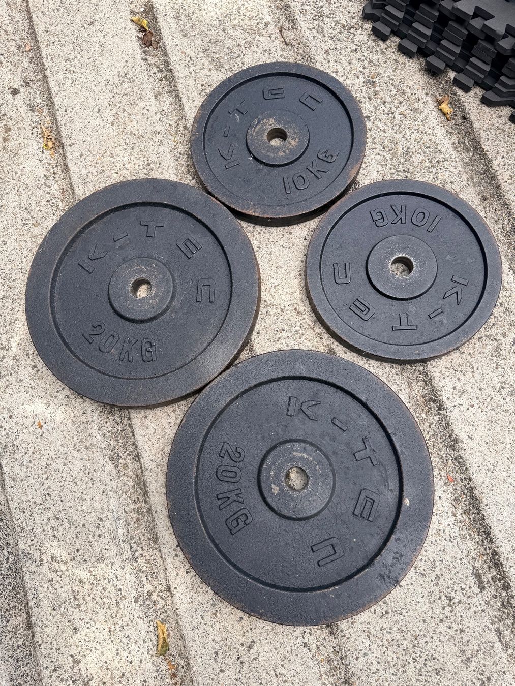 Hometrainer: Hantelbank Hantelablage Gewichte etc. – Gebraucht aus Riehen von fab_tds9 6