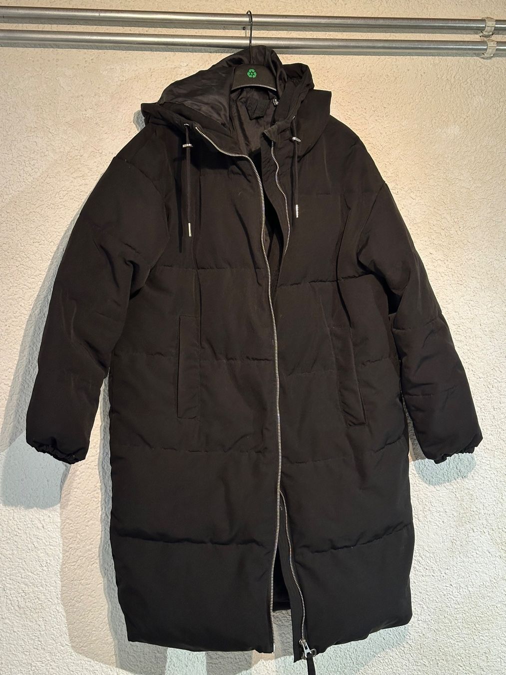 Vero Moda Mäntel: VERO MODA BLACK DOWN COAT – Gebraucht aus Lauterbrunnen von zepa