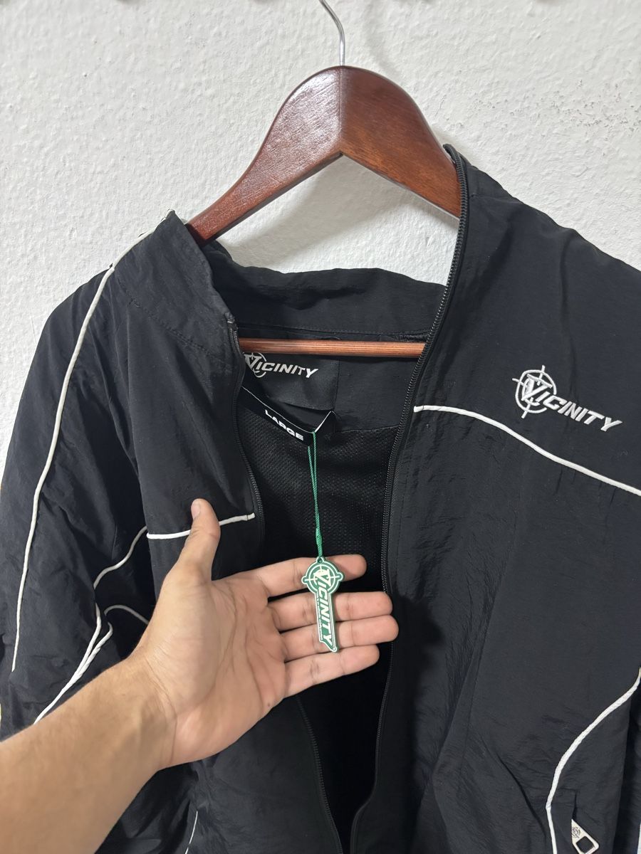 Costumes: Vicinity Trainingsanzug schwarz Grösse L neu – D'occasion à Berg TG par mar_qp2k