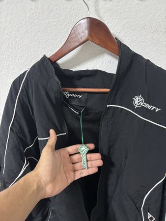 Vicinity Trainingsanzug schwarz Grösse L neu