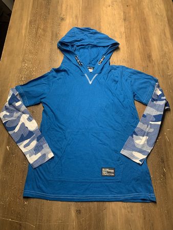 Leichter Pullover/Langarmshirt mit Kapuze, Gr. 152/158