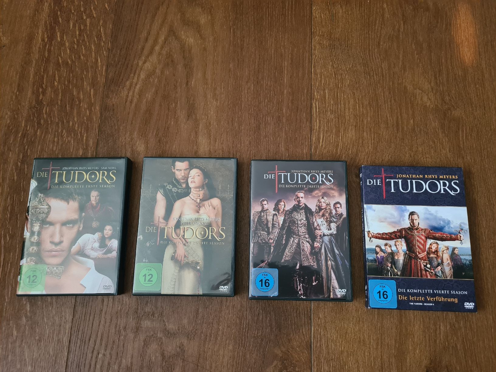 Alle DVDs: Die Tudors Staffel 1 - 4 – Gebraucht aus Ruswil von Baron1883