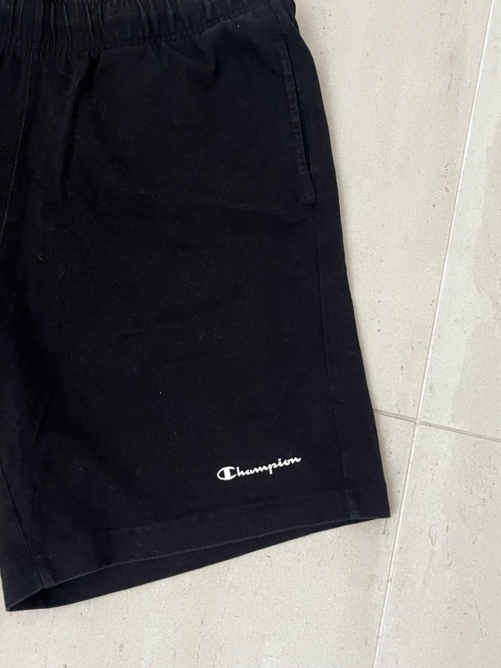 Champion Pantaloni: Champion Shorts schwarz Gr M – Usato da Luzern venduto da Sono2 1