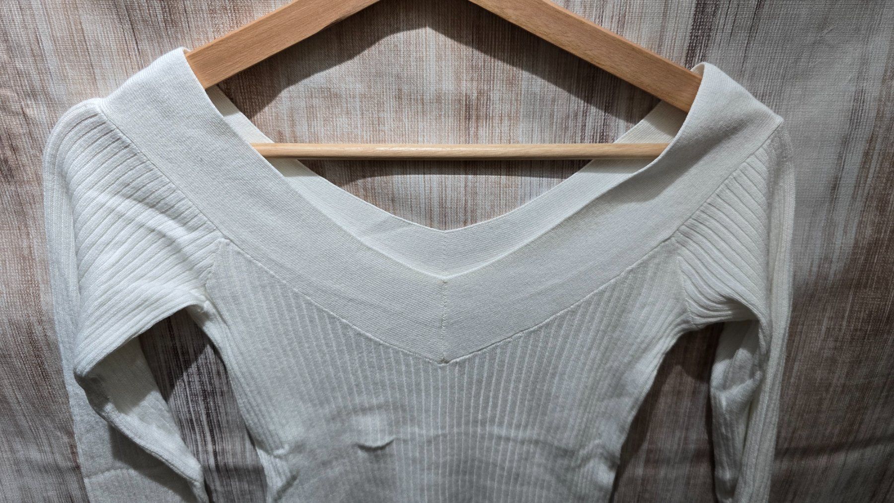 H&M Maglioni & Felpe: 🎉 Off-Shoulder Rippstrick Pullover - XS - Weiss – Usato da Thalwil venduto da VitaMini 1
