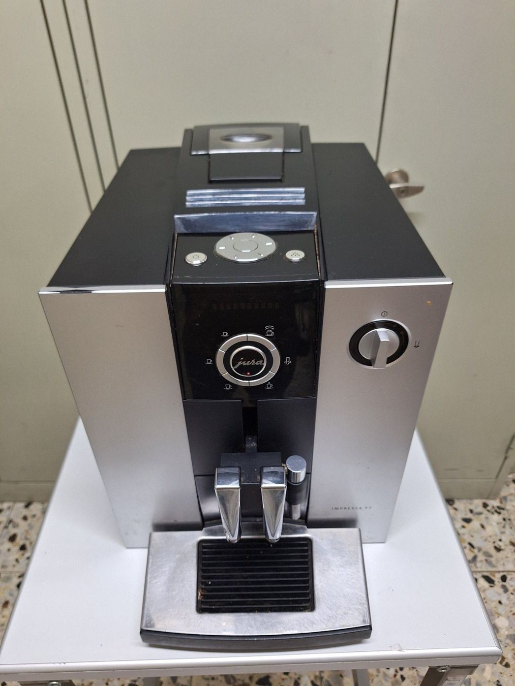 Jura Macchine per caffè & Macchine per espresso: Machine à café JURA F7 – Difettoso da Laconnex venduto da Patkek29