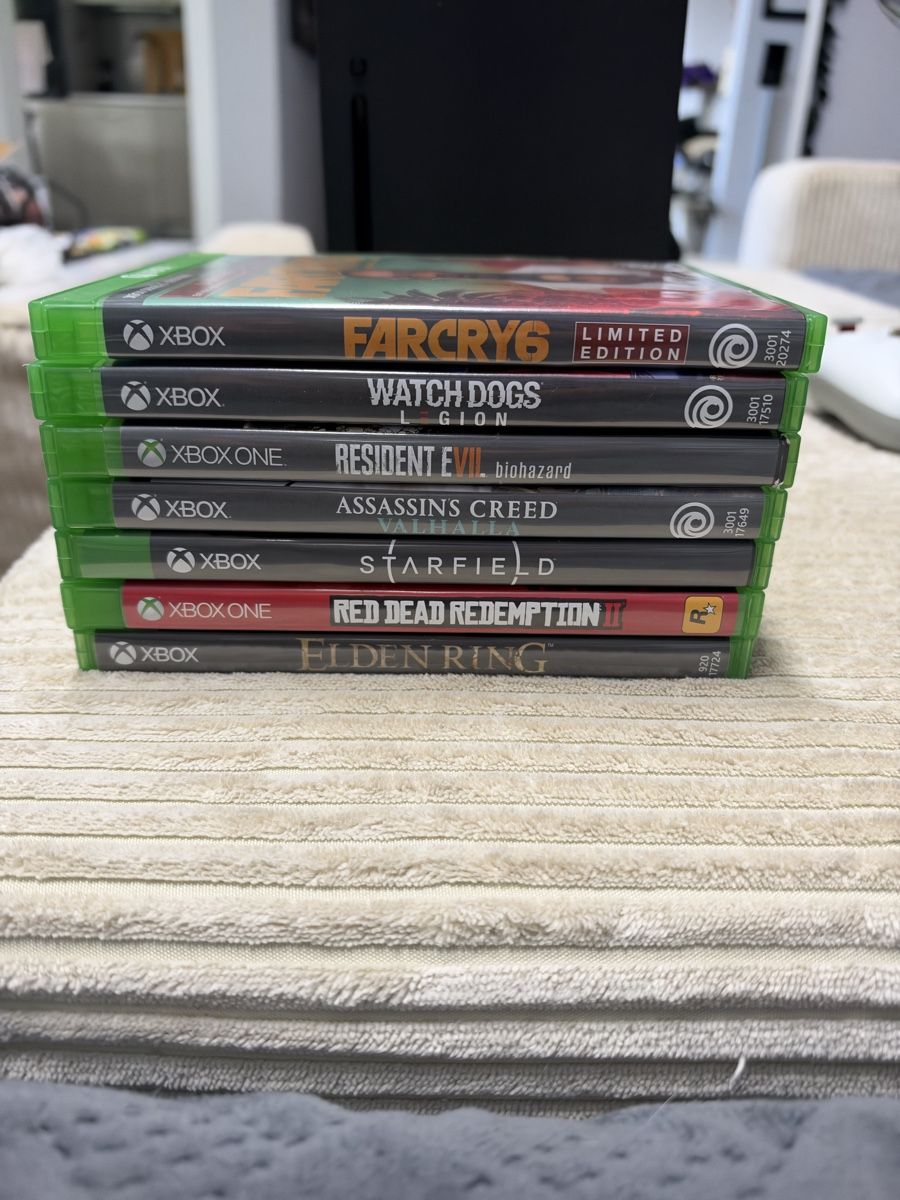 Microsoft Konsolen: Xbox Series X + 2 controller (Starfiled e Cyberpunk) – Gebraucht aus Cadro von dav_x5dc 5