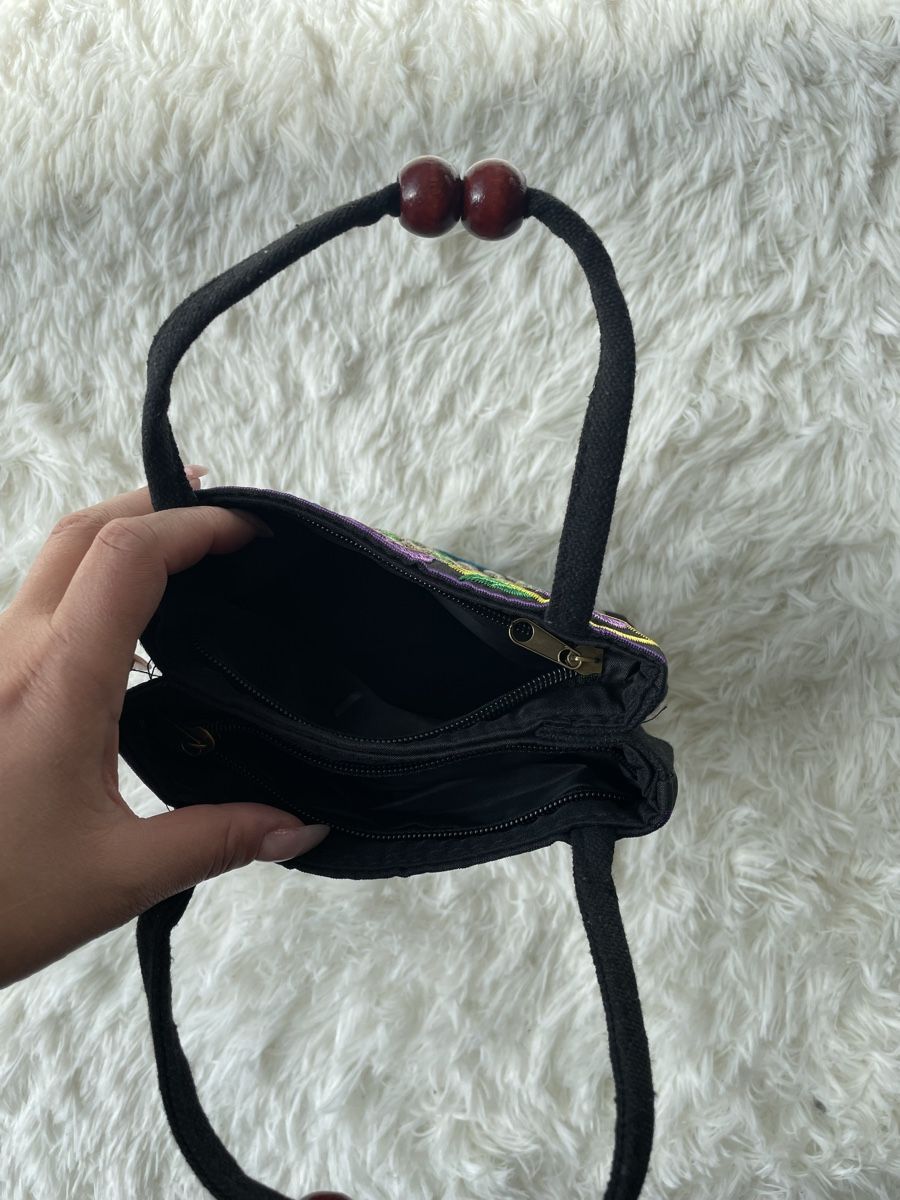 Borse: PETIT SAC À MAIN BRODÉ NOIR ET VIOLET – Nuovo (secondo la descrizione) da Lausanne venduto da mau_6tnl 2