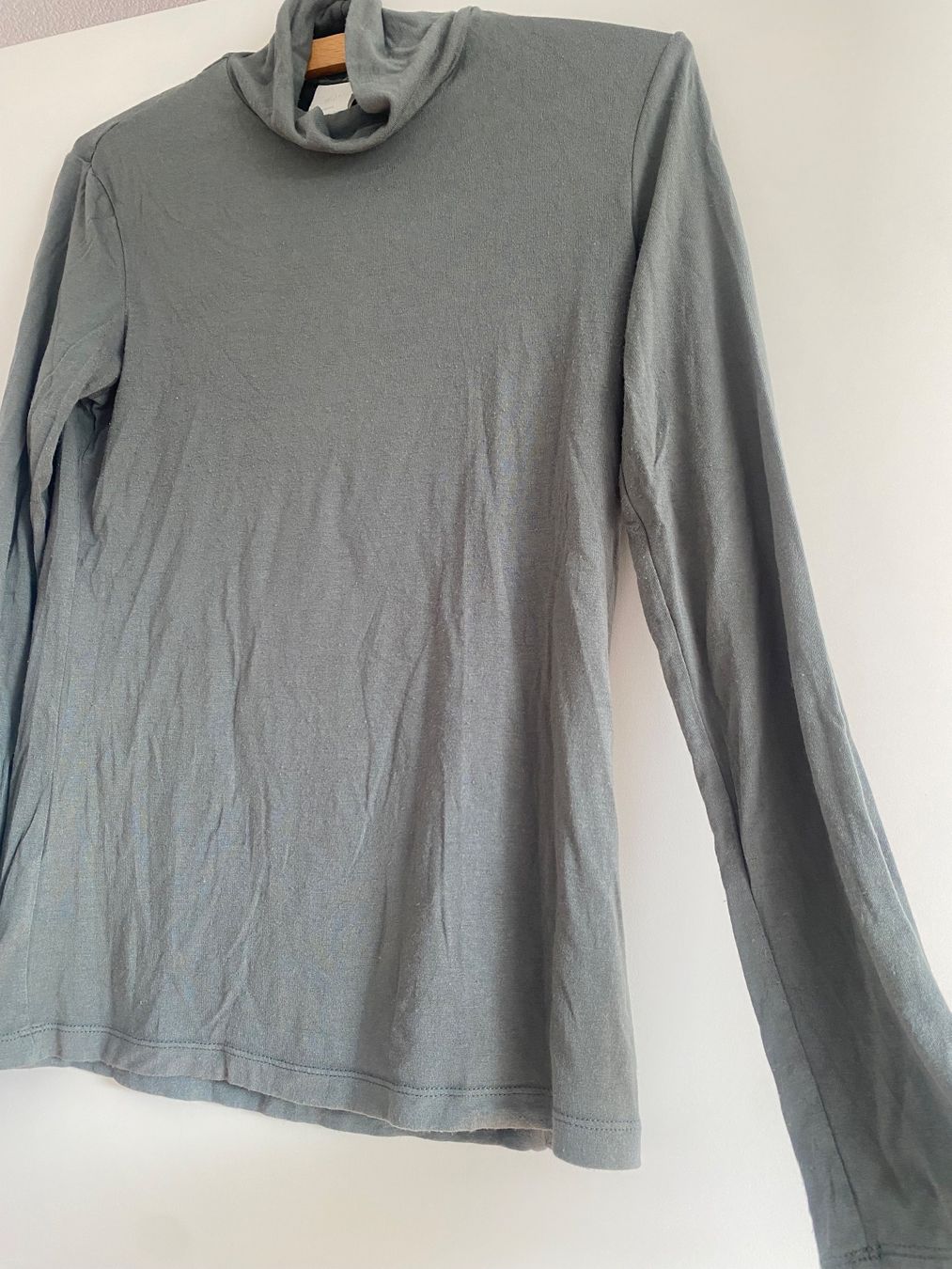 H&M Maglioni & Felpe: dünner Rollkragenpullover grün – Usato da Riedholz venduto da lenibeni03 3