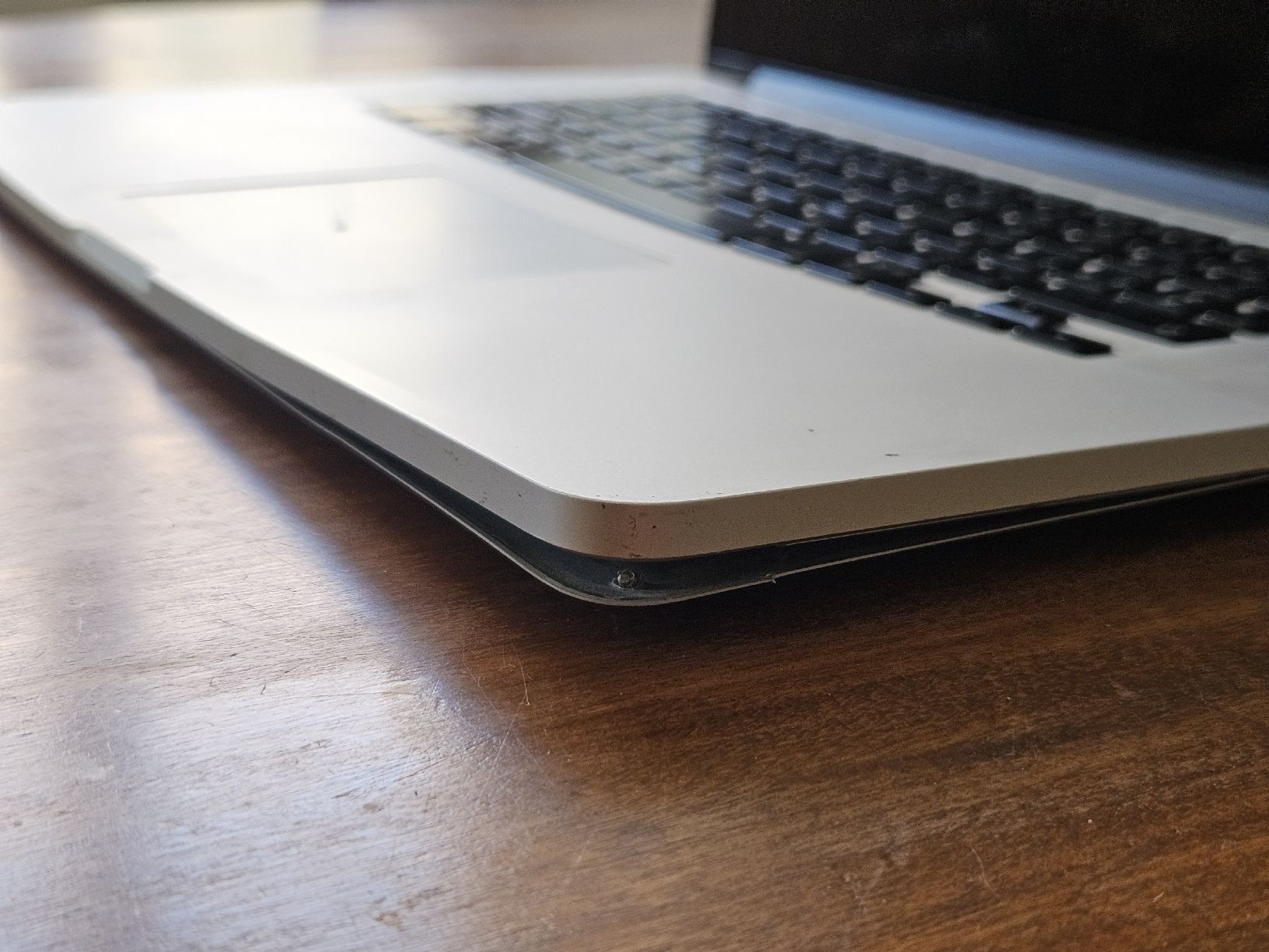 Apple Notebooks: Macbook Pro défectueux pour pièces – Defekt aus Fontaines-sur-Grandson von akell 4