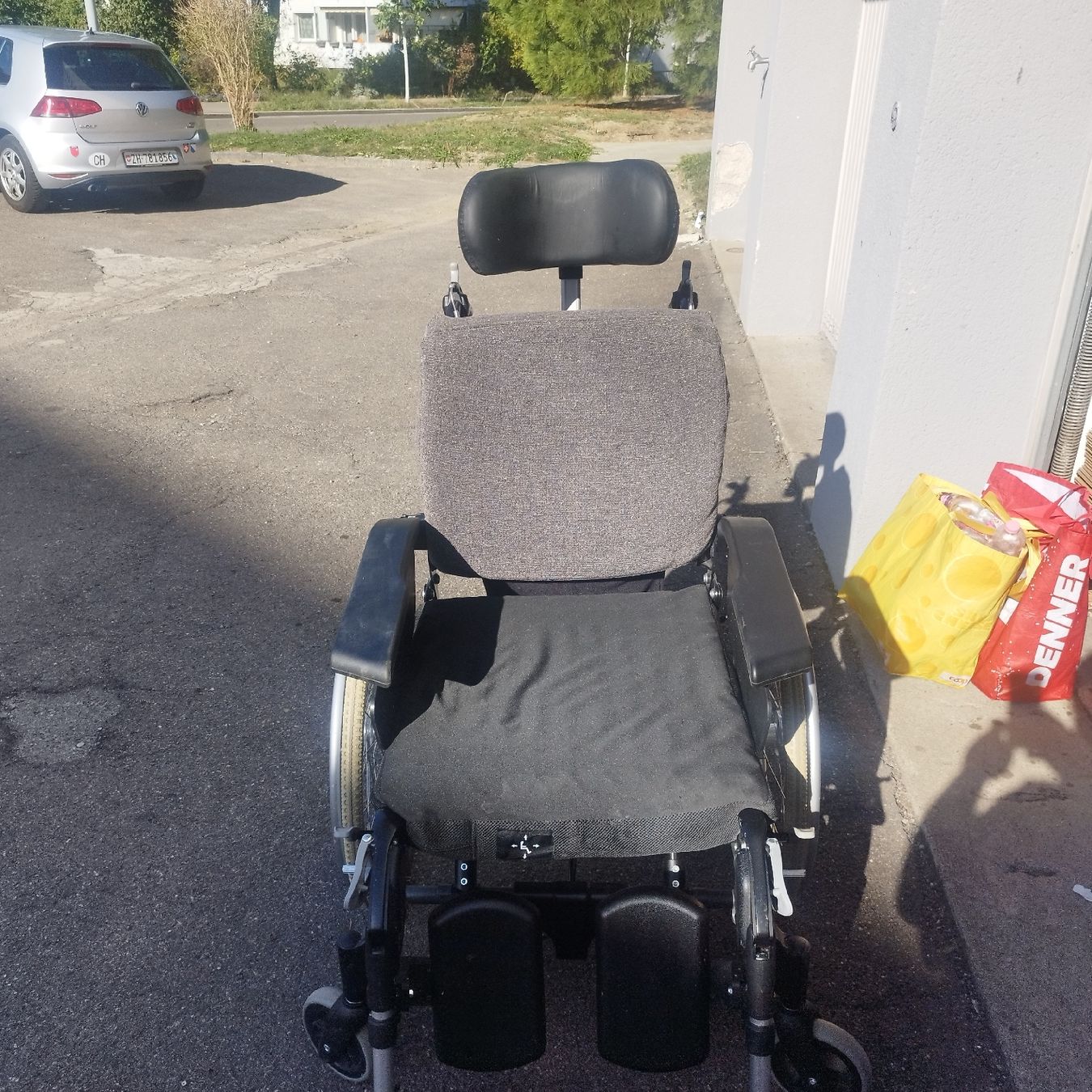 Chaises roulantes: Grosse Rollstuhl – D'occasion à Dietikon par maja017 1