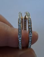 Creolen mit Glitzersteinchen, silberfarben