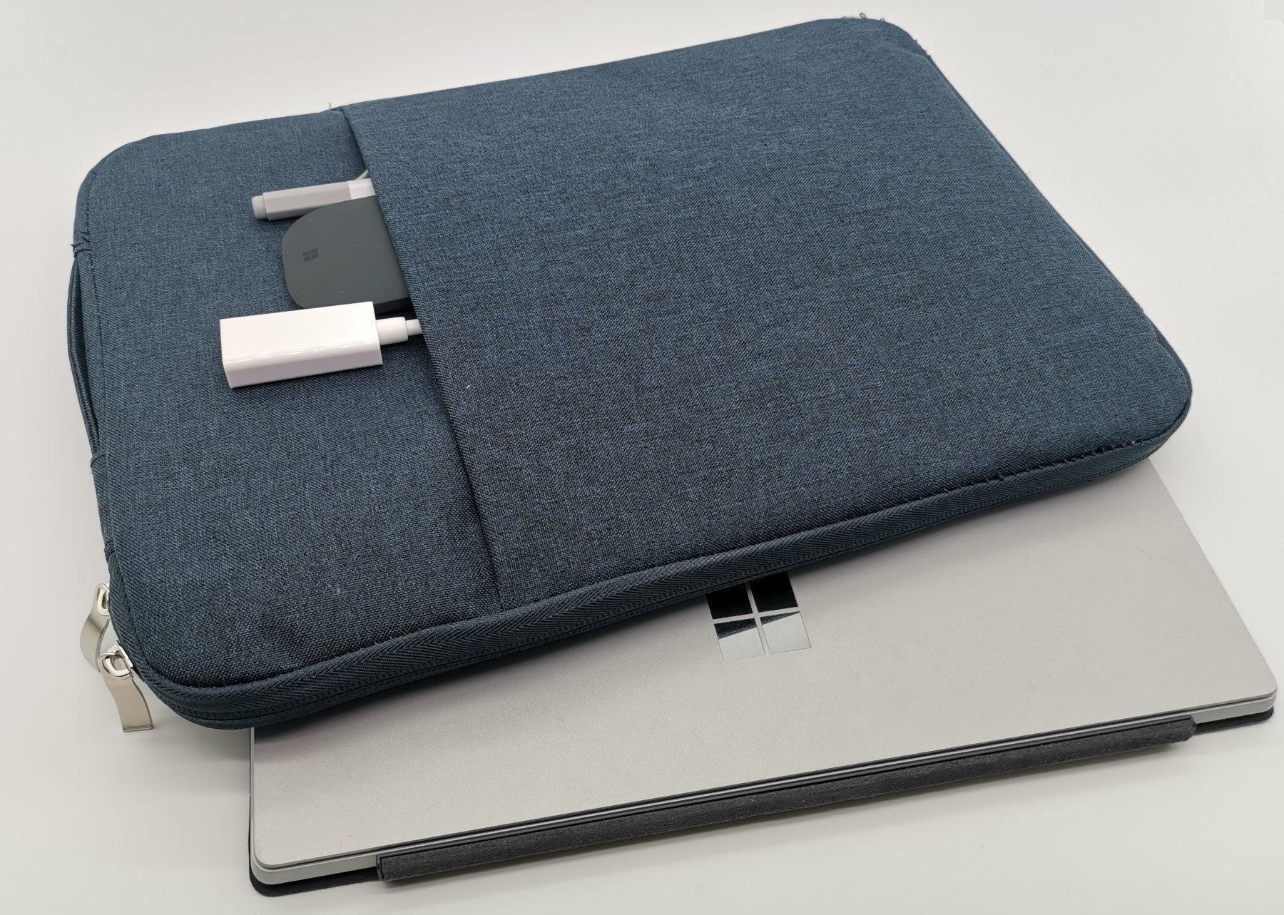 Borse: Microsoft Surface Pro Tasche - dunkel blau / 13" / 12.3" – Nuovo (secondo la descrizione) da Niederglatt ZH venduto da K1r7 2