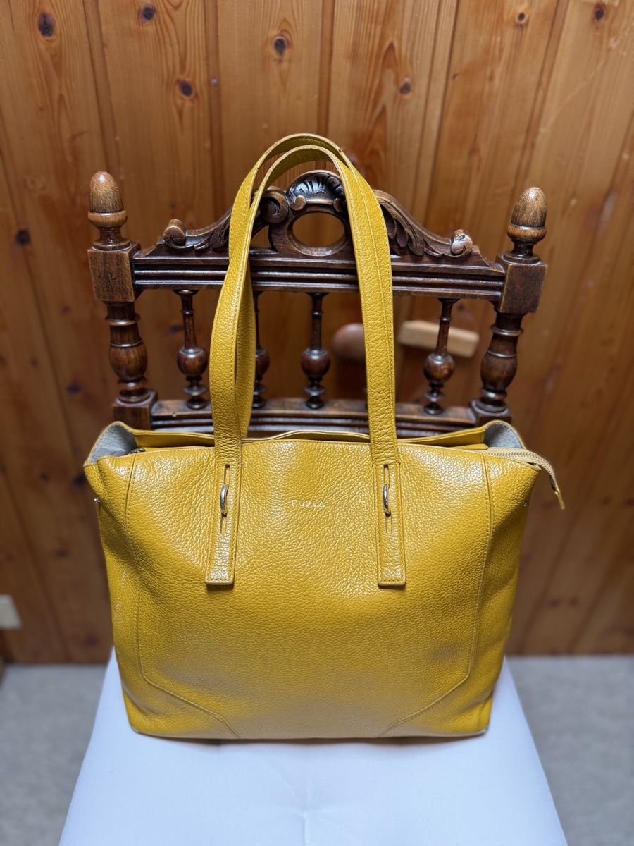 Furla Borse da donna: Furla Authentic Leather Tote Bag – Nuovo (secondo la descrizione) da Commugny venduto da semamonfrinoli